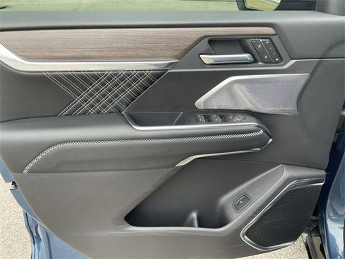 Used 2025 GMC Acadia Denali w/ Super Cruise Package image 11