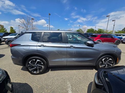 Used 2024 Mitsubishi Outlander SE AWD/4WD image 18