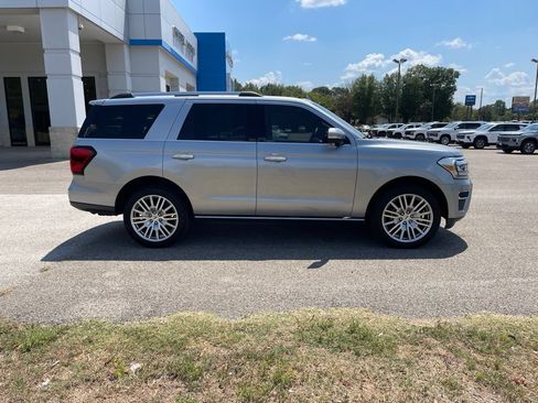 Used 2024 Ford Expedition Limited AWD/4WD image 7