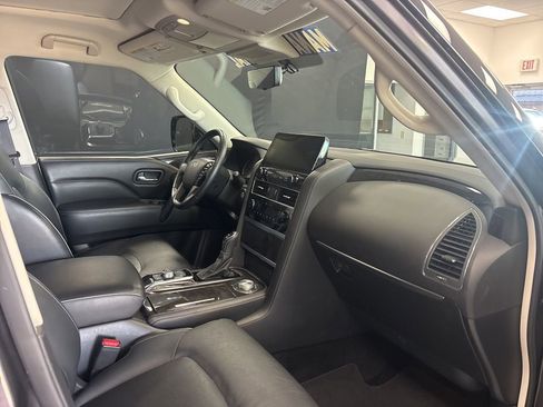 Used 2024 INFINITI QX80 Luxe image 12