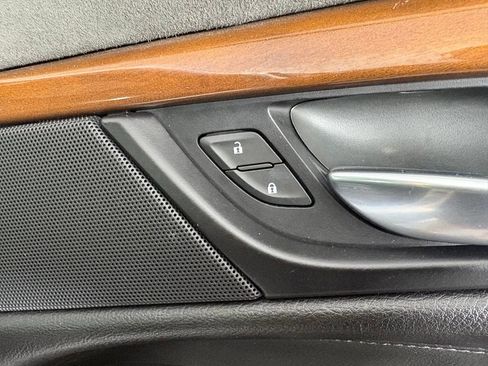 Used 2019 Cadillac Escalade Luxury AWD/4WD image 41