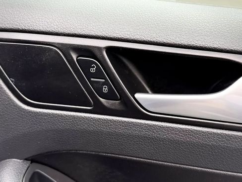Used 2014 Volkswagen Jetta SE FWD image 33