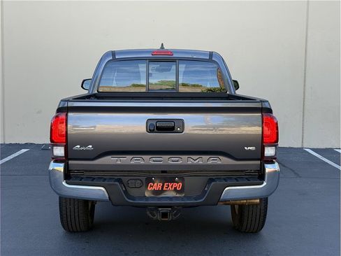 Used 2018 Toyota Tacoma SR5 AWD/4WD image 5