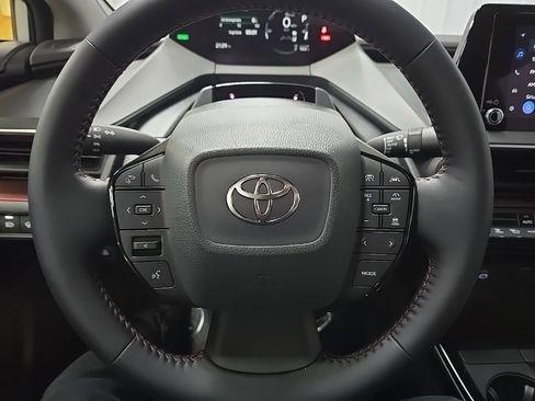 Used 2025 Toyota Prius Plug-In Hybrid image 18