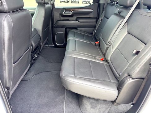 Used 2025 GMC Sierra 1500 SLT image 18