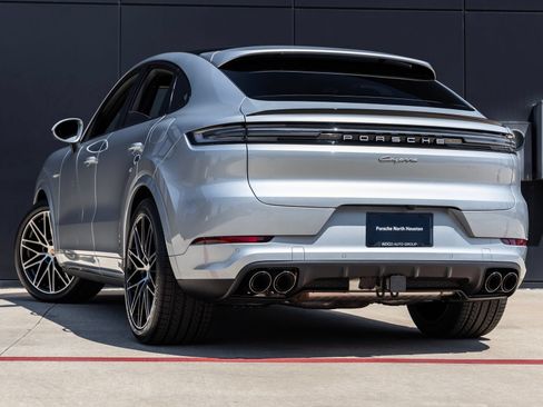 Certified 2026 Porsche Cayenne E-Hybrid Coupe AWD/4WD image 3
