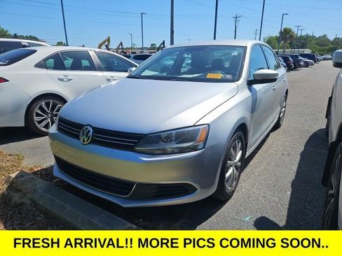 Certified 2020 Volkswagen Jetta SE w/ SE Cold Weather Package FWD image 1