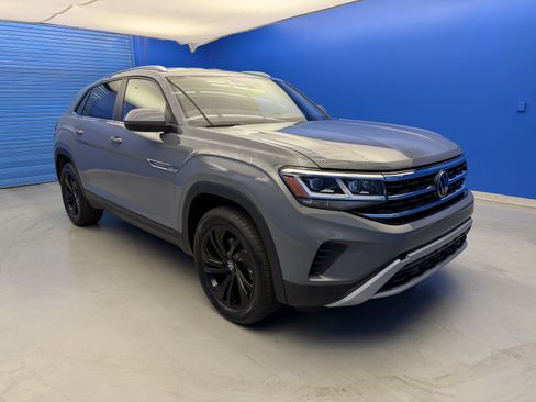 Certified 2023 Volkswagen Atlas Cross Sport SE FWD image 2