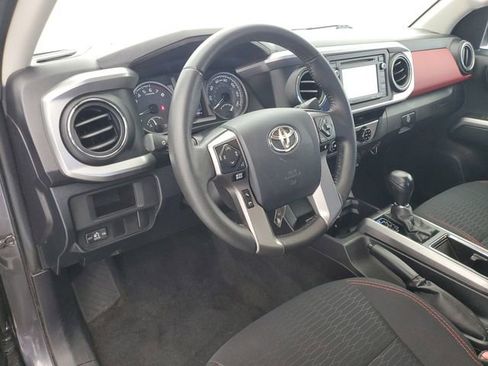 Used 2016 Toyota Tacoma SR5 w/ SR5 Appearance Package (SN) RWD image 19