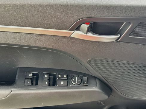 Used 2020 Hyundai Elantra SE w/ Cargo Package (C1) FWD image 18