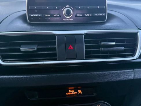 Used 2014 MAZDA MAZDA3 i Touring image 17