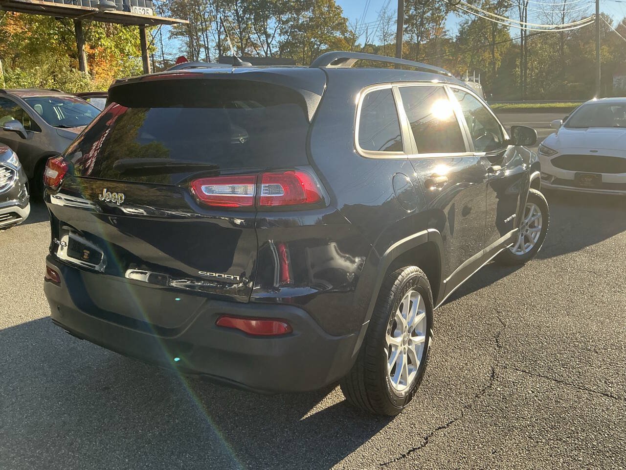 Used 2016 Jeep Cherokee Sport AWD/4WD image 6