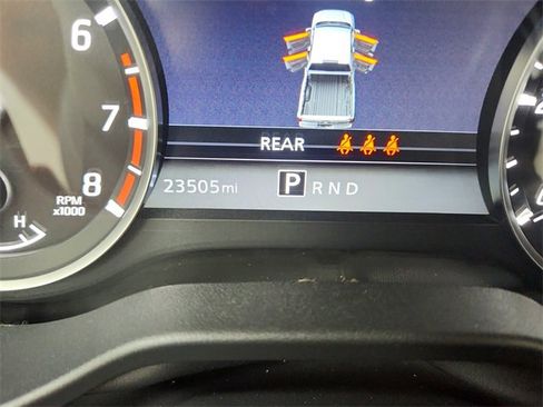 Used 2024 Nissan Titan SV w/ SV Convenience Package image 21