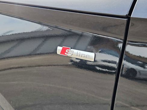 Certified 2023 Audi Q5 2.0T Premium w/ Convenience Package image 3