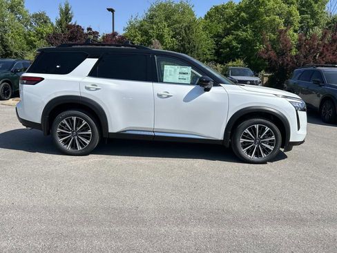 New 2026 Nissan Pathfinder Platinum w/ Lighting Package AWD/4WD image 8