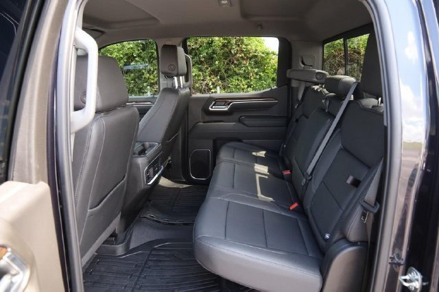 Used 2025 GMC Sierra 1500 Elevation w/ Elevation Premium Package AWD/4WD image 9
