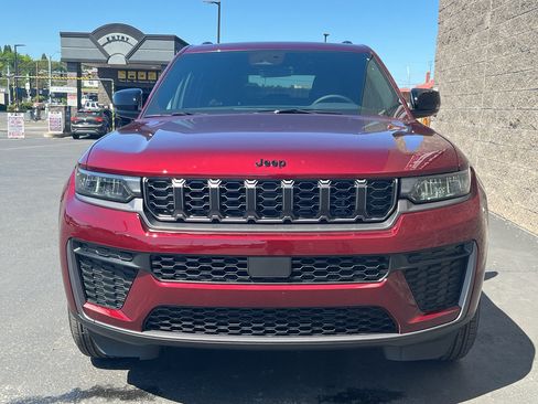 New 2026 Jeep Grand Cherokee Altitude AWD/4WD image 2
