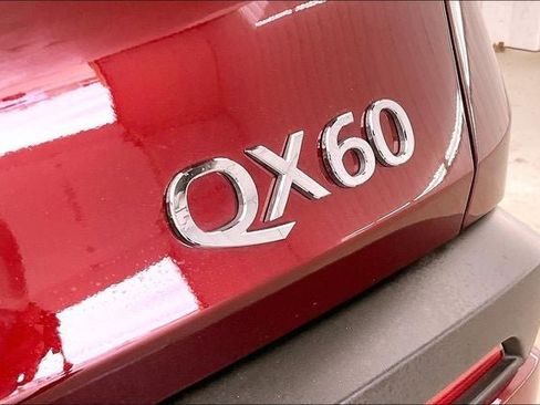 Certified 2025 INFINITI QX60 Luxe image 9