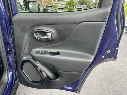 Used 2018 Jeep Renegade Altitude AWD/4WD image 22