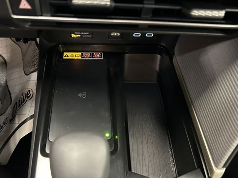 Used 2025 Toyota Camry SE image 25