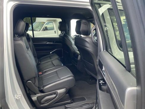 Used 2023 Jeep Wagoneer Series III w/ Preferred Equipment Group image 32