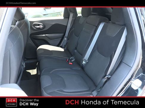 Used 2016 Jeep Cherokee Latitude w/ Comfort/Convenience Group FWD image 19