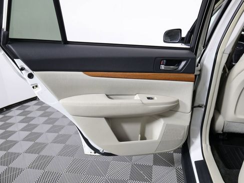 Used 2014 Subaru Outback 2.5i Limited w/ Moonroof Package image 16