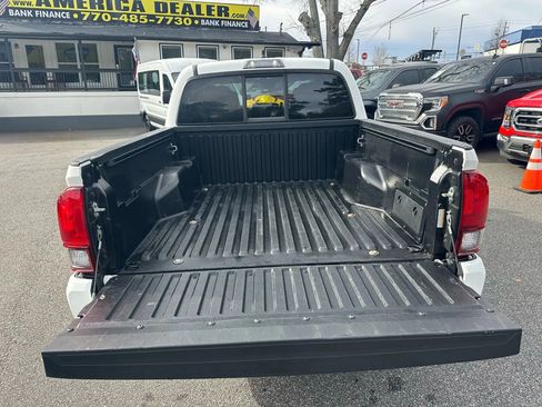 Used 2022 Toyota Tacoma SR image 6