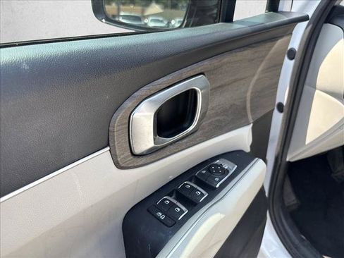 Used 2022 Kia Sorento EX w/ Panoramic Sunroof Package FWD image 12