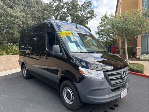 Used 2023 Mercedes-Benz Sprinter 2500 image 5