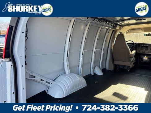 New 2025 Chevrolet Express 3500 Work Van image 25