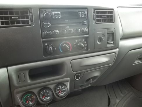 Used 2004 Ford F350 XLT image 10
