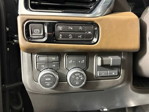 Used 2025 GMC Yukon XL Denali Ultimate AWD/4WD image 14