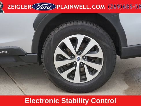 Used 2023 Subaru Outback Premium AWD/4WD image 9