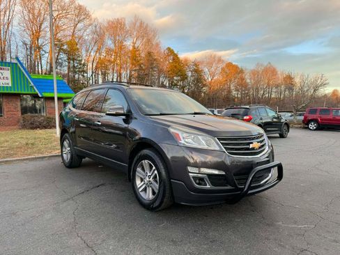 Used 2015 Chevrolet Traverse LT image 3