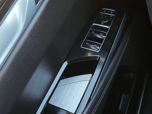 Used 2025 Cadillac Escalade Premium Luxury image 17