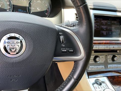 Used 2013 Jaguar XF RWD image 24