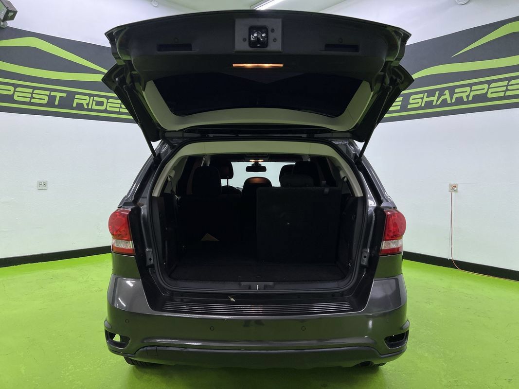 Used 2019 Dodge Journey SE w/ Connectivity Group FWD image 9