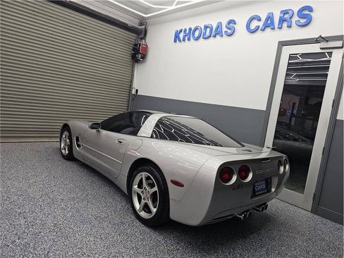 Used 2004 Chevrolet Corvette Coupe w/ Preferred Equipment Group RWD image 3