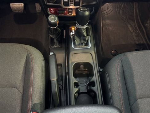 Used 2024 Jeep Gladiator Rubicon w/ Technology Group image 15