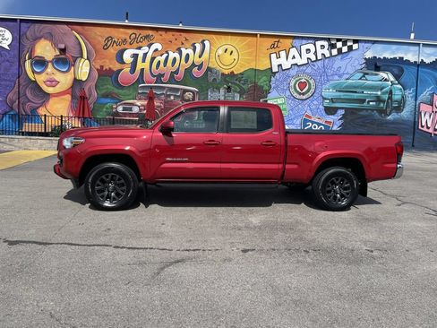 Used 2022 Toyota Tacoma SR5 AWD/4WD image 3