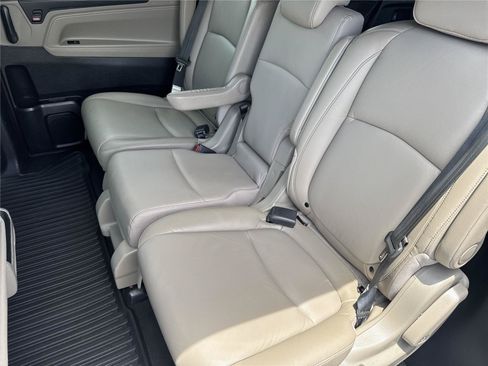 Used 2024 Honda Odyssey Touring image 32