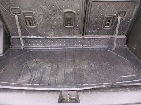 Used 2021 Chevrolet Traverse LT FWD image 33