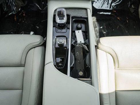 Certified 2023 Volvo XC90 T8 Ultimate w/ Lounge Package AWD/4WD image 26