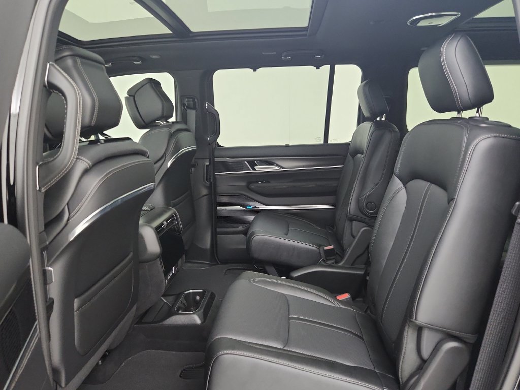 New 2026 Jeep Grand Wagoneer L Summit AWD/4WD image 30