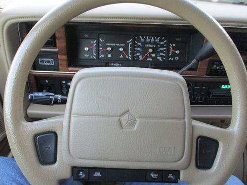 Used 1993 Dodge Dynasty FWD image 31