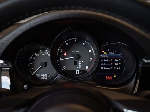 Certified 2024 Porsche Macan AWD/4WD image 15