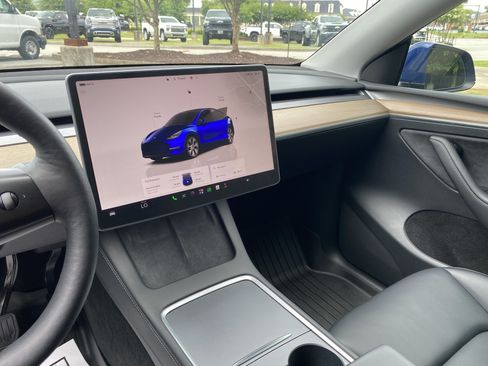Used 2023 Tesla Model Y Long Range AWD/4WD image 24