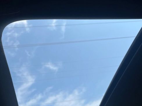 Used 2017 Dodge Charger SE w/ Power Sunroof Group RWD image 9