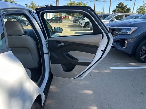 Used 2015 Ford Focus SE image 16